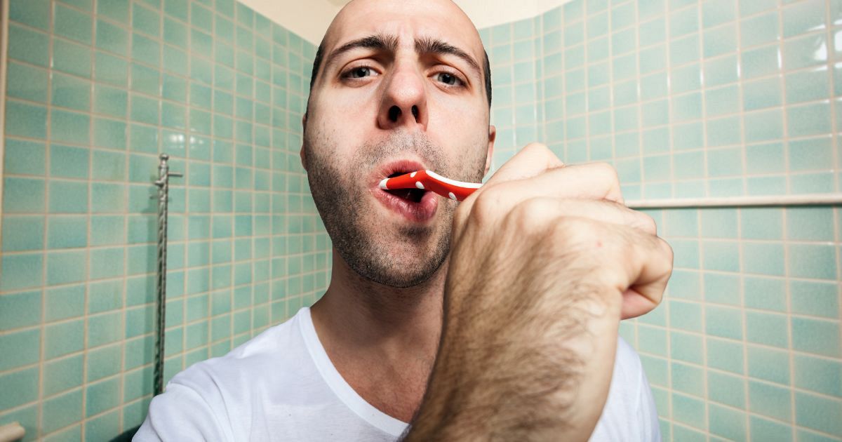 Rimuovere il tartaro dai denti in 6 mosse - Vivere più sani